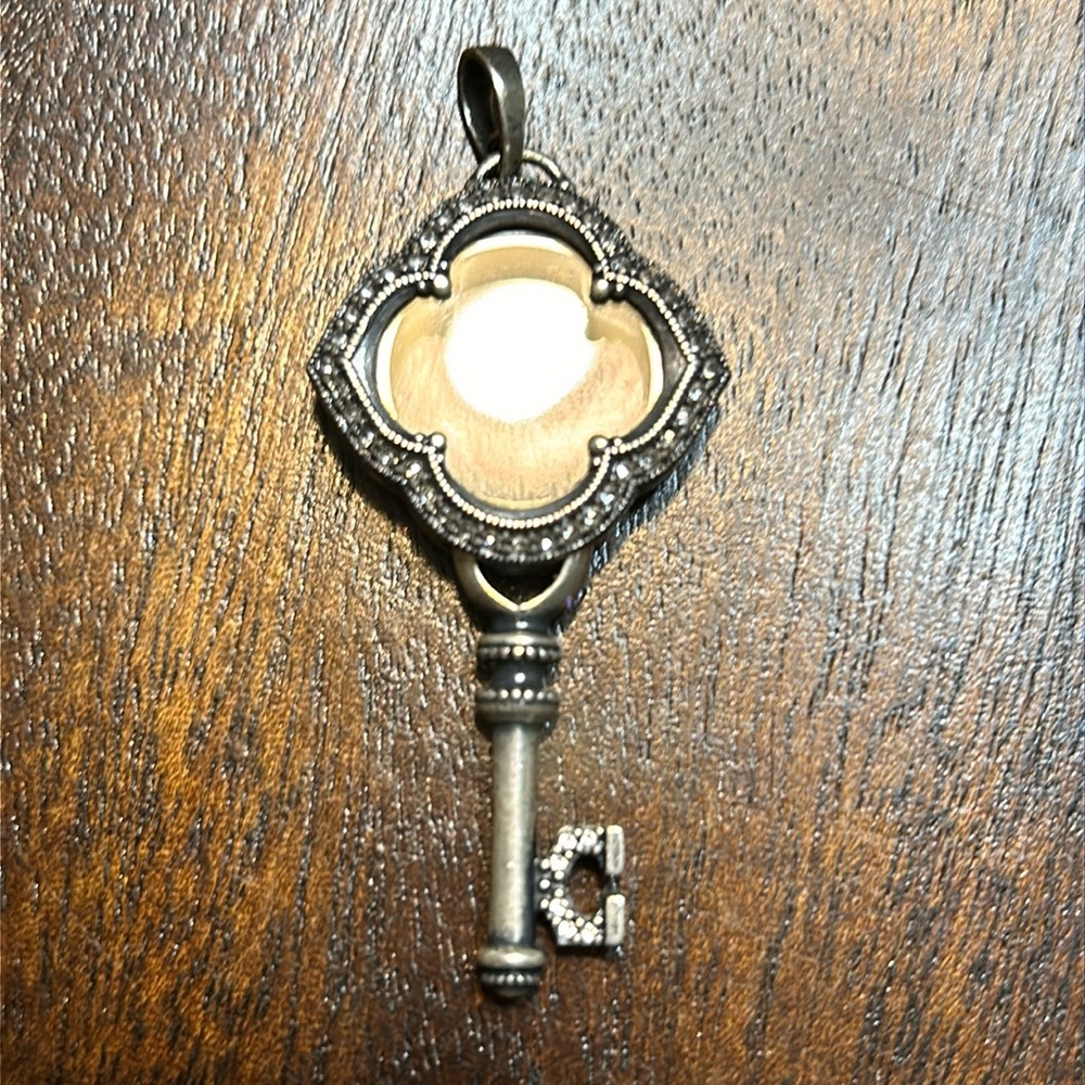 SALE!!!! Origami Owl Locket with Key Pendant